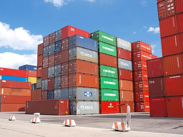 Kubernetes vs Docker: Understanding Containers in 2022